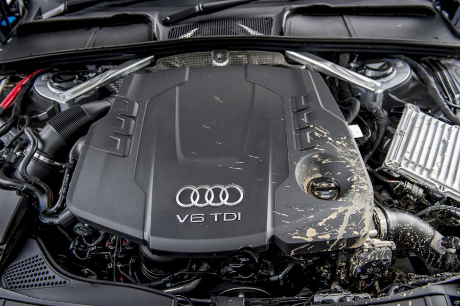 Моторный отсек Audi A4 Allroad 3.0 TDI Quattro (B9) 2016 года  (UK) (фото 28 из 33)